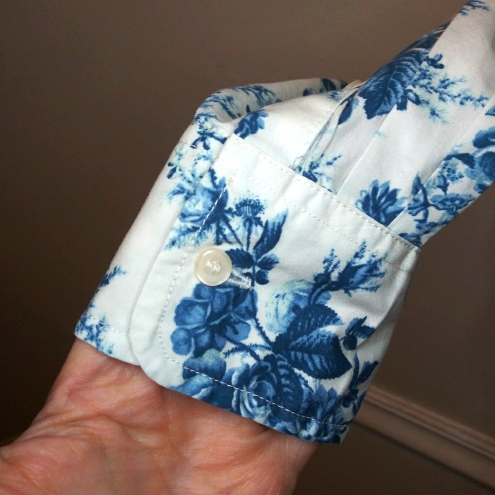 Gap x LoveShackFancy White & Blue Rose Floral Cottage Core Print Cropped Shirt - Picture 4 of 13